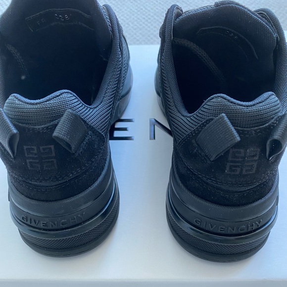 Givenchy Runners Sneakers - Picture 6 of 9